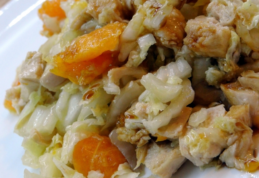 Салат «Мандаринка» с курицей и миндалем