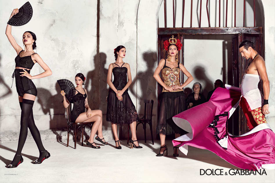 Для фотосессии новой коллекции Dolce & Gabbana привлек испанских бабушек